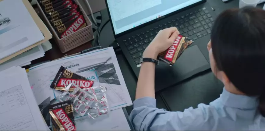Product Placement kenapa permen Kopiko sering ada di Drakor Netflix yaitu Korean Wave Hallyu yang sama seperti Stealth Marketing dan menjadi salah satu service Digital Marketing Agency Bali Reaktan Asia Digital